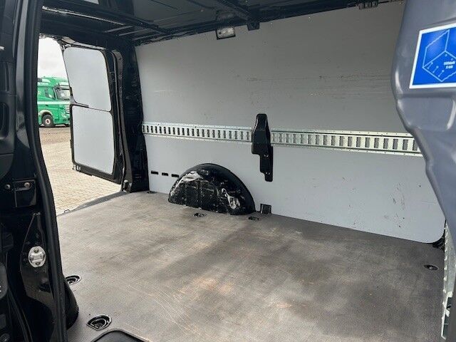 Sort Mercedes Vito 114 fra 2021