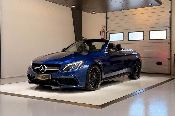Blå Mercedes C63 fra 2017