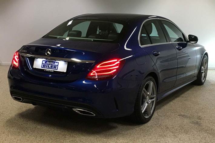 Blå Mercedes C220 d fra 2017