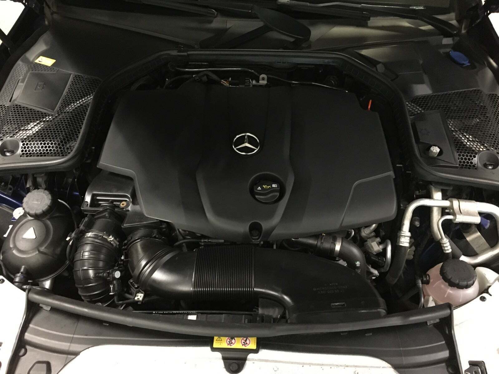 Blå Mercedes C220 d fra 2017