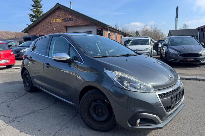 undefined Peugeot 208 fra 2017 set udefra