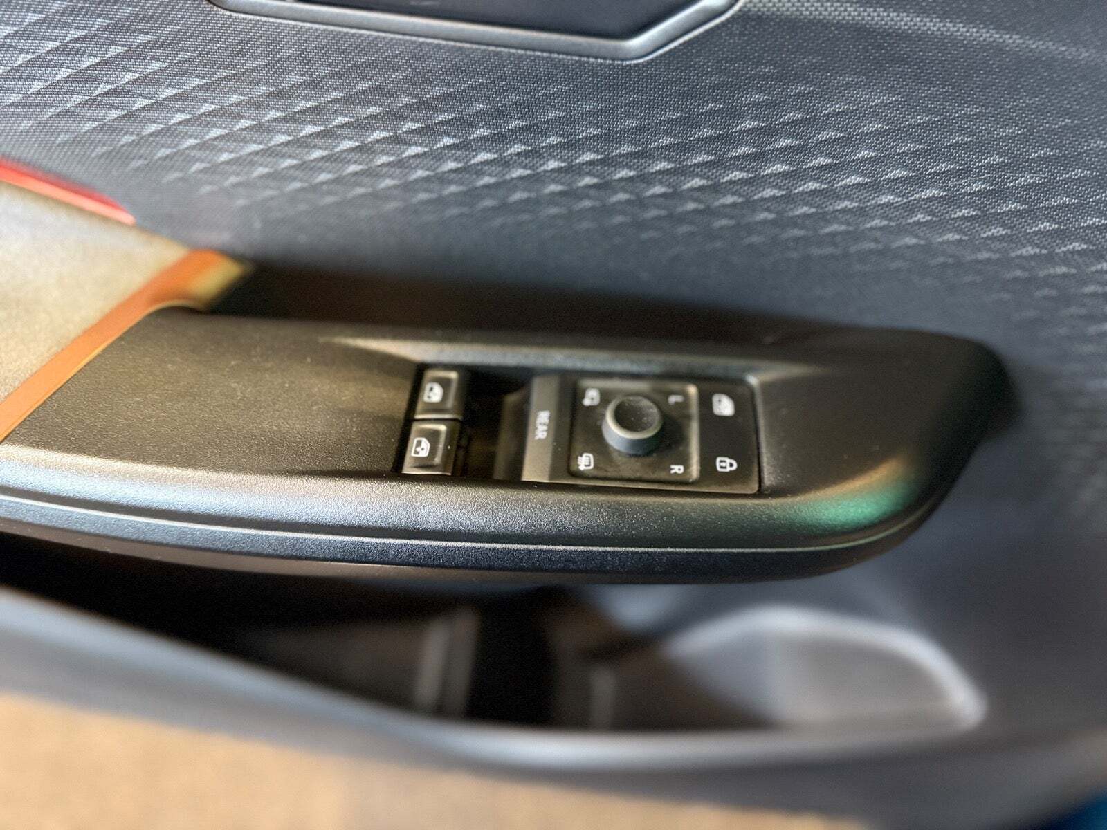 Blå Cupra Born fra 2022