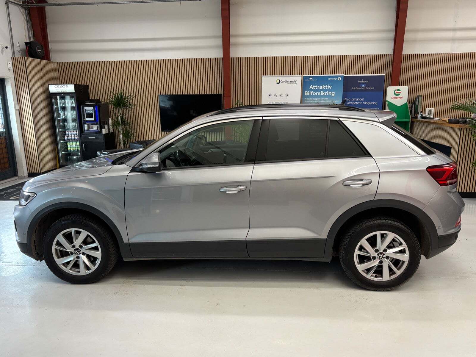 Sølv VW T-Roc fra 2023