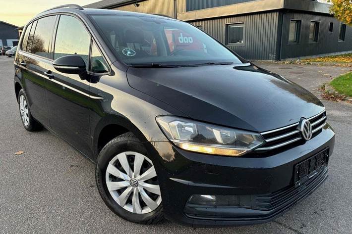 Sort VW Touran fra 2021