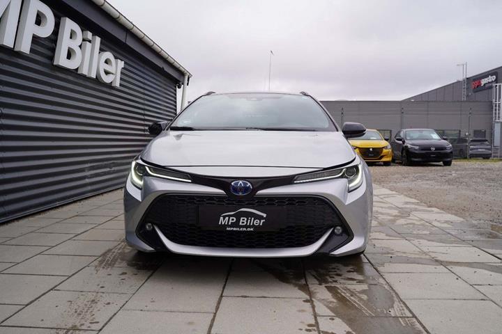 Sølv Toyota Corolla fra 2022