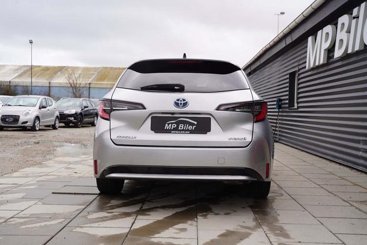 Sølv Toyota Corolla fra 2022