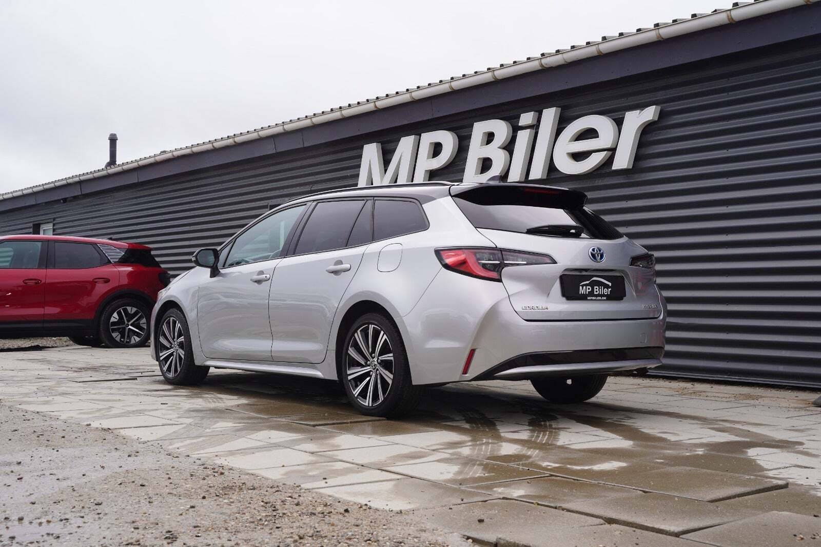 Sølv Toyota Corolla fra 2022