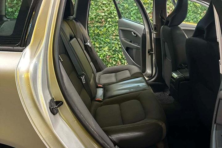 undefined Volvo V70 fra 2011 set indefra