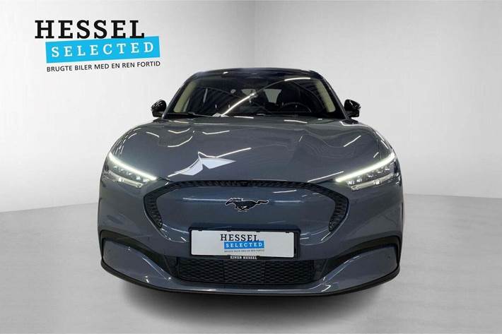 Blå Ford Mustang Mach-E fra 2023