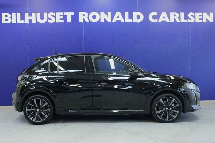 Sort Peugeot e-208 fra 2023