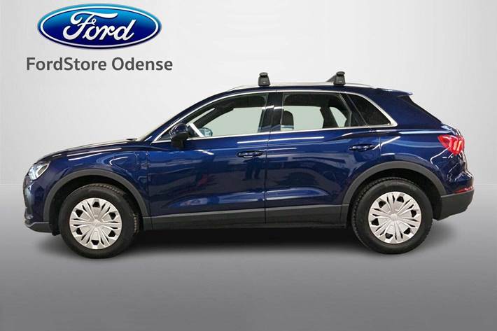 Blå Audi Q3 fra 2021