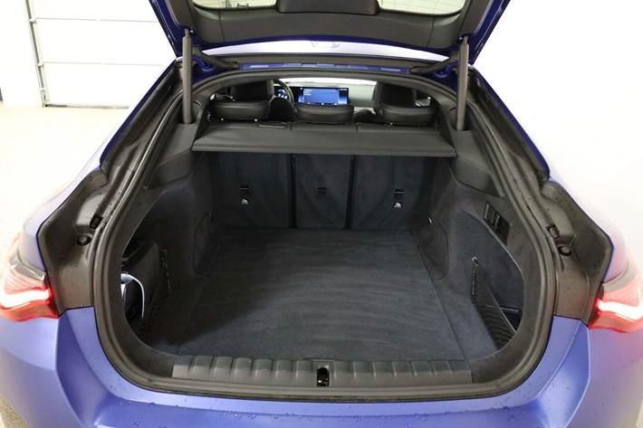 Blå BMW i4 fra 2022