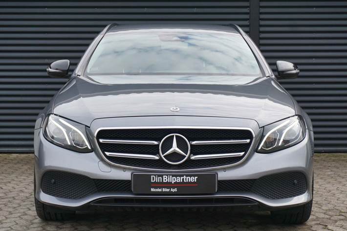 Grå Mercedes E220 d fra 2016