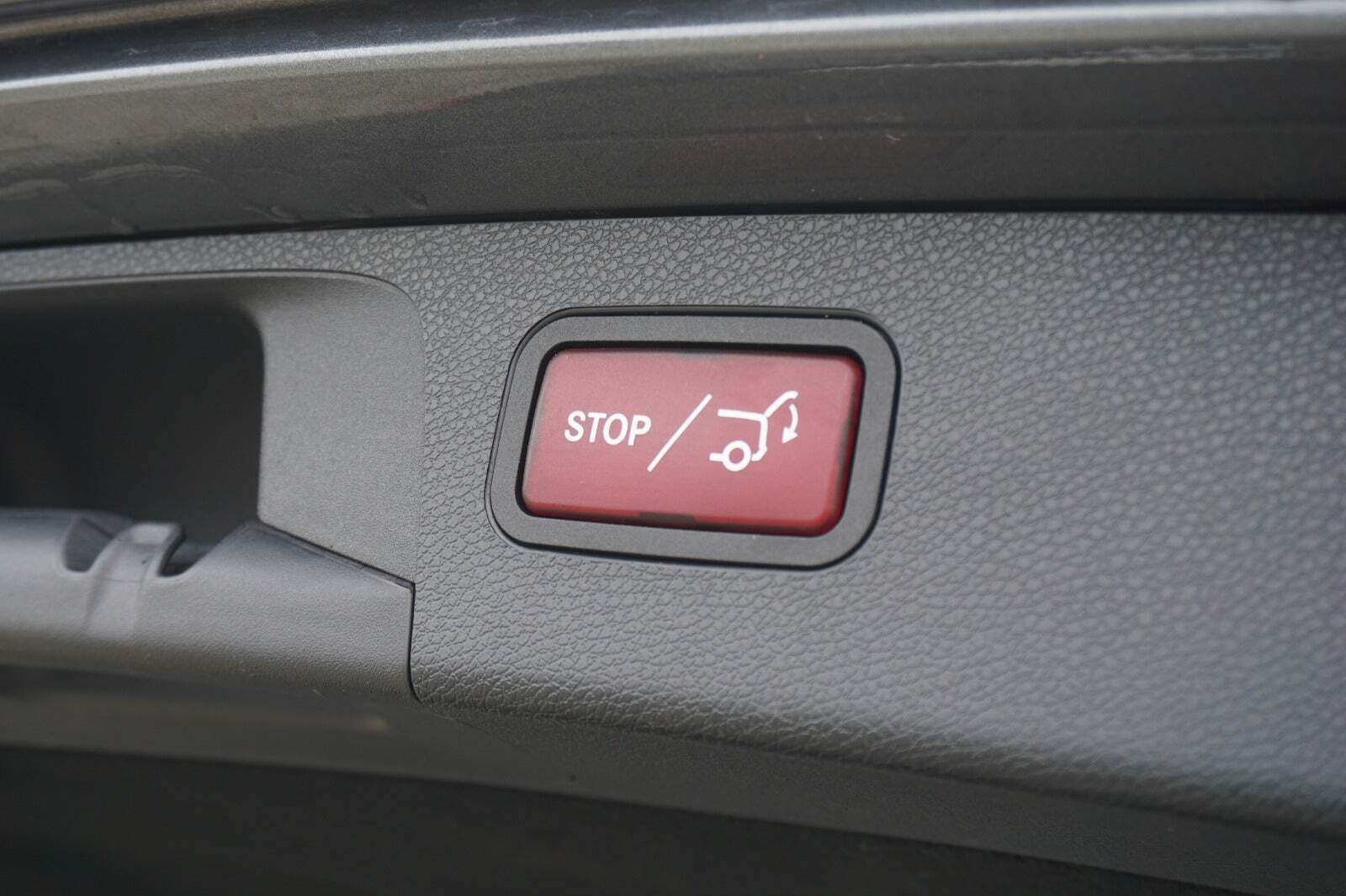 Grå Mercedes E220 d fra 2016