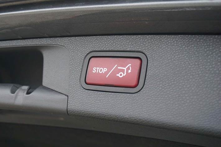 Grå Mercedes E220 d fra 2016