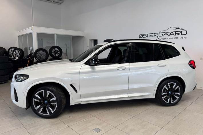 Hvid BMW iX3 fra 2023