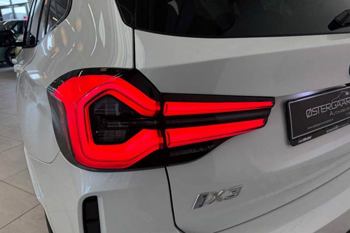 Hvid BMW iX3 fra 2023