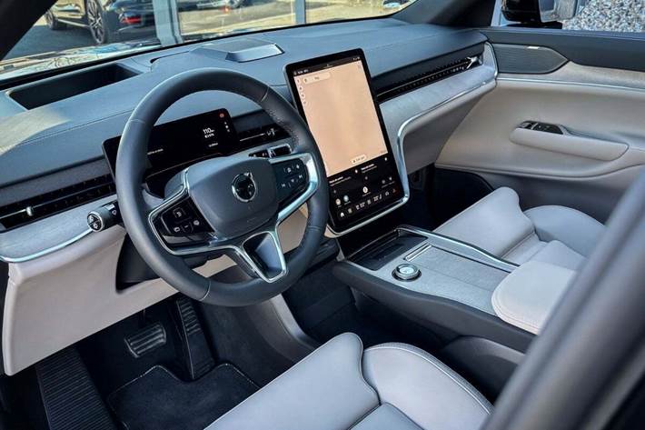 Sort Volvo EX90 fra 2025