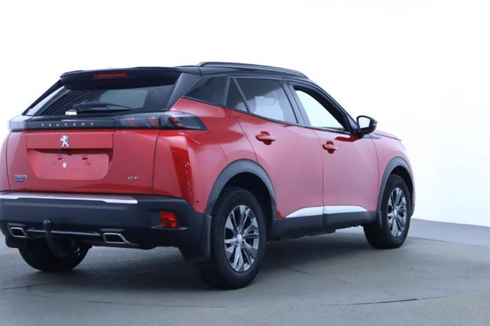 Rød Peugeot 2008 fra 2021