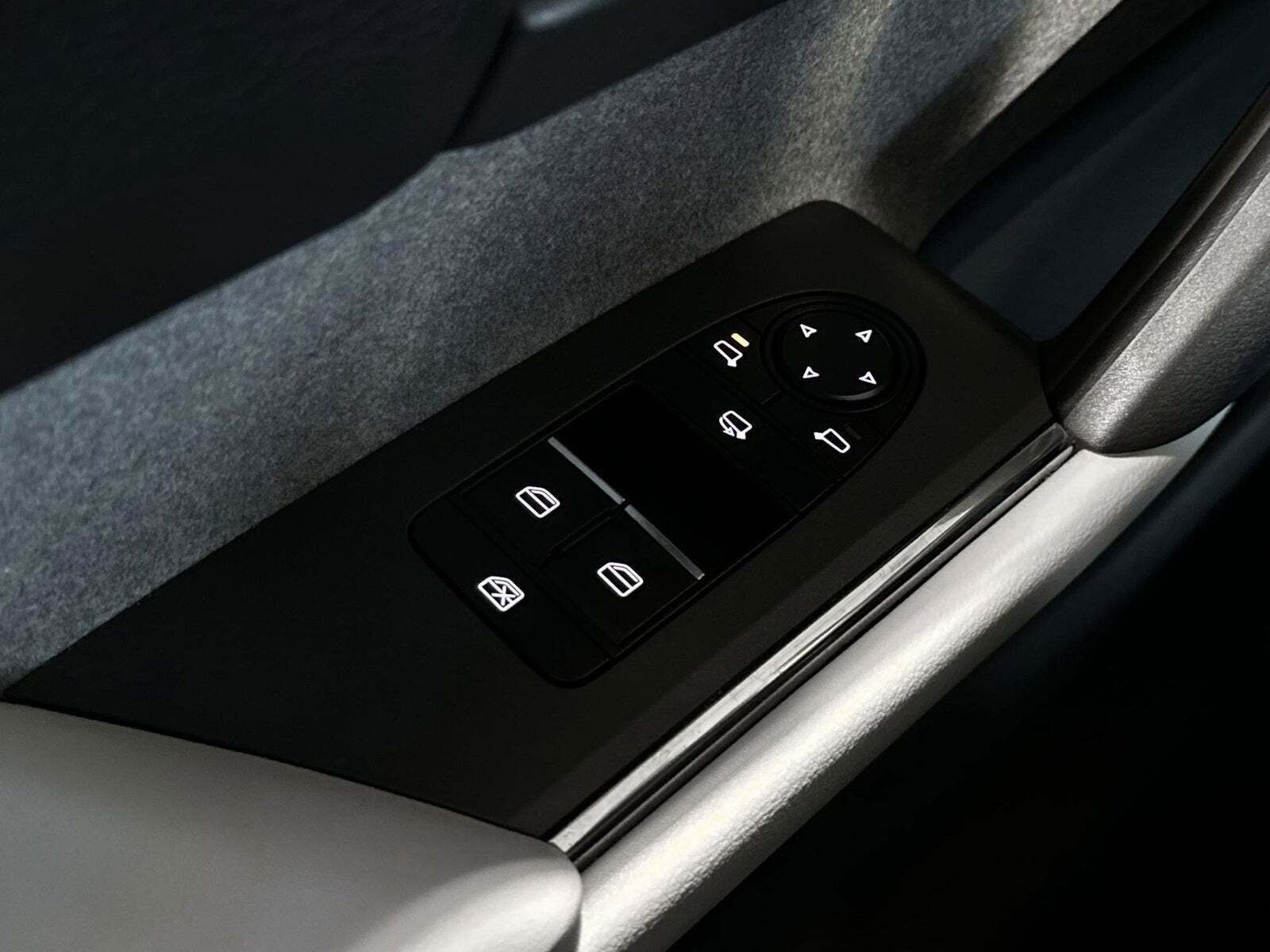 Sølv Mazda MX-30 fra 2021