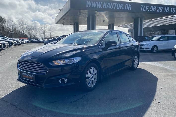 Hvid Ford Mondeo fra 2016