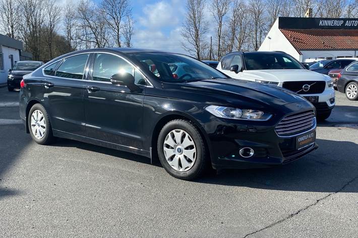 Hvid Ford Mondeo fra 2016
