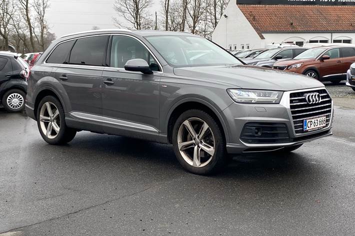 Grå Audi Q7 fra 2016