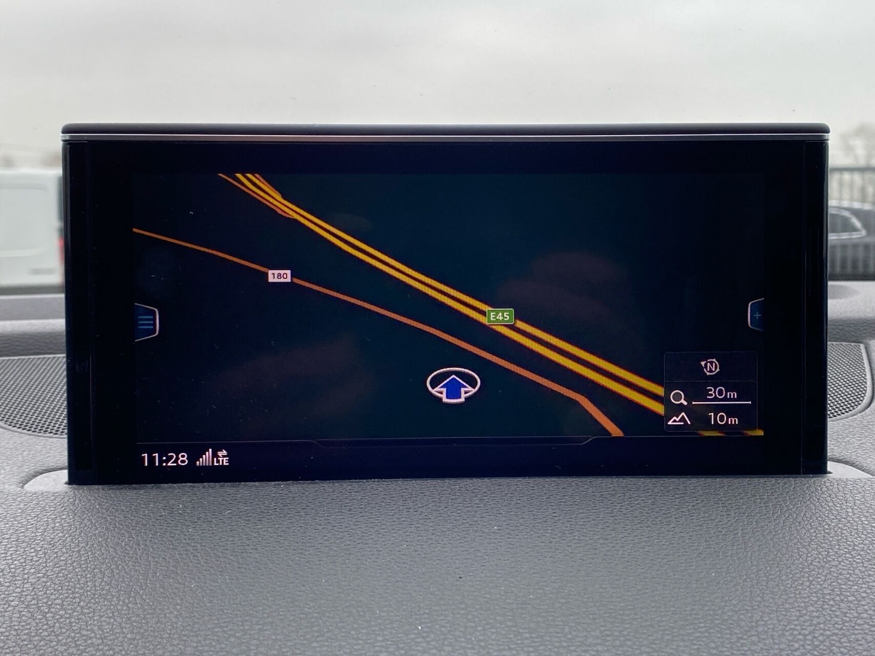 Grå Audi Q7 fra 2016