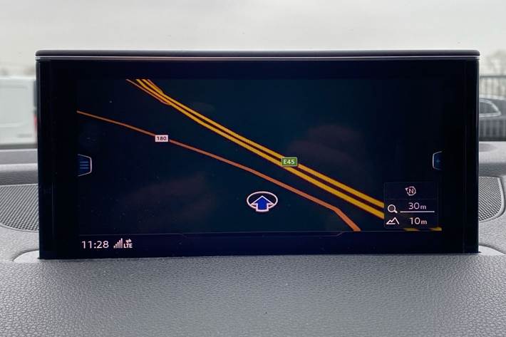 Grå Audi Q7 fra 2016