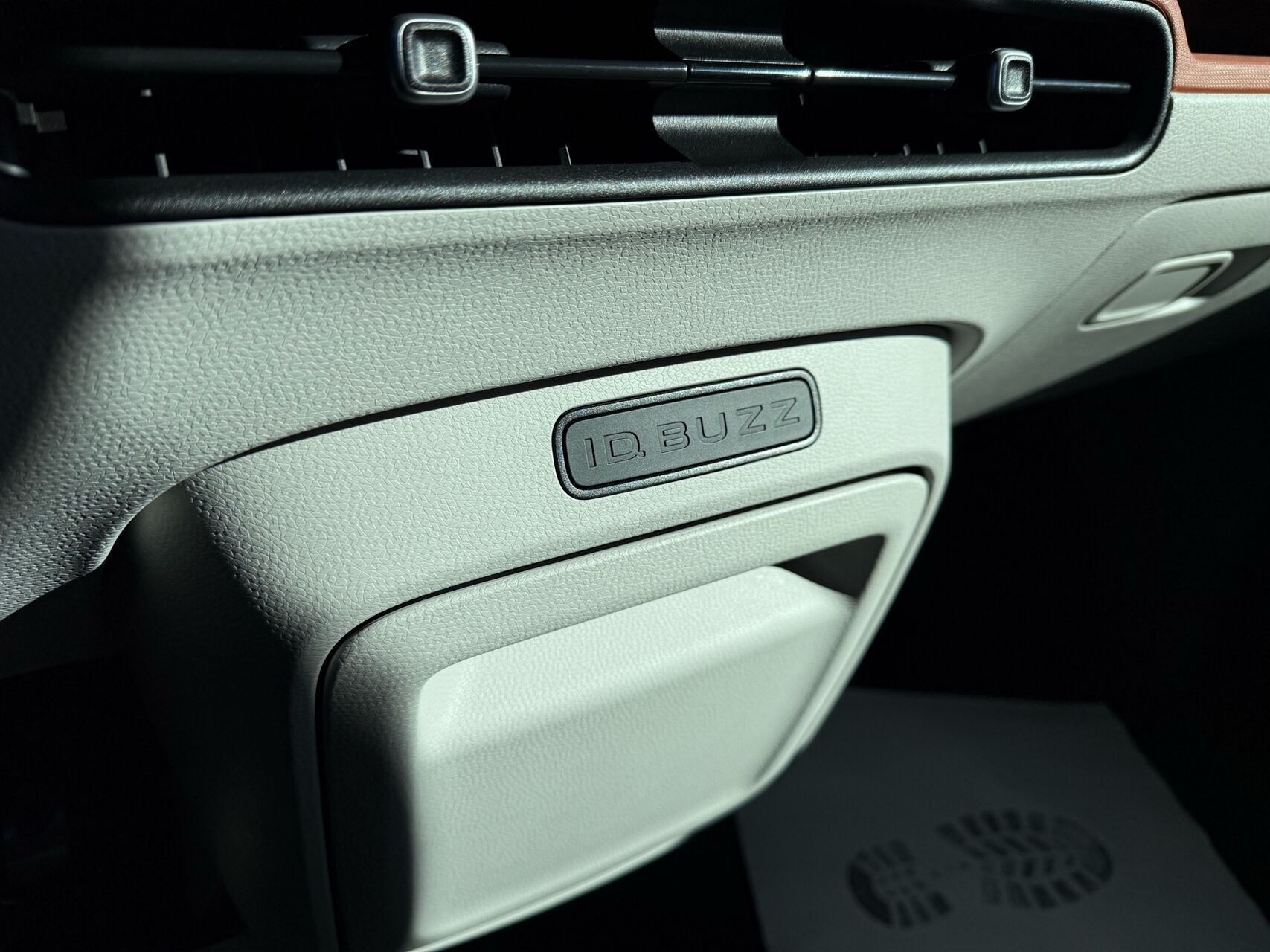 Orange VW ID.Buzz fra 2023