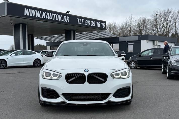 Hvid BMW M135i fra 2015