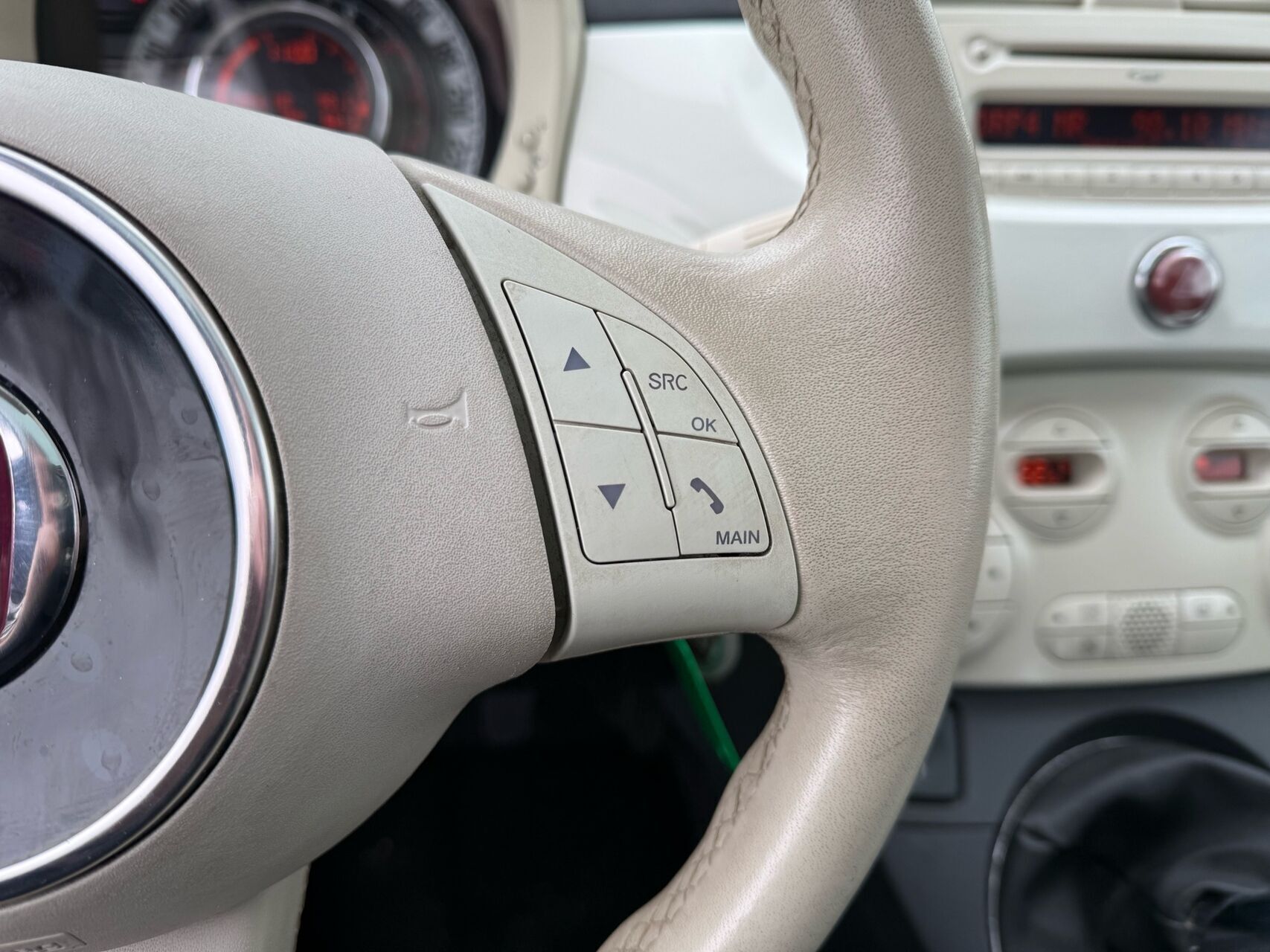 Hvid Fiat 500 fra 2014