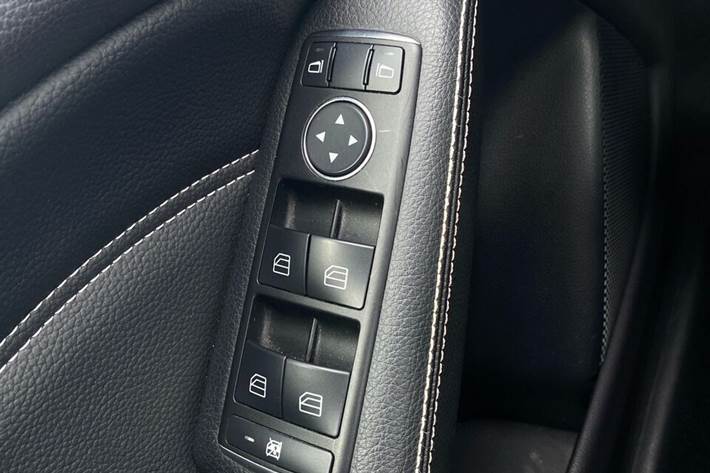 Hvid Mercedes B200 fra 2014