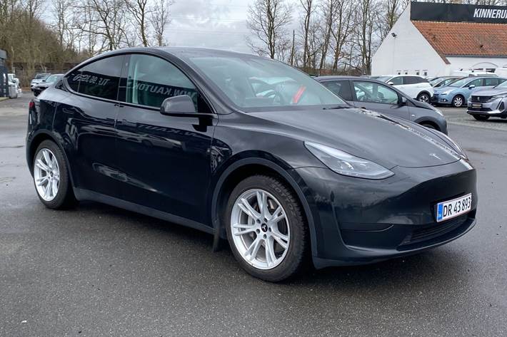 Sort Tesla Model Y fra 2023