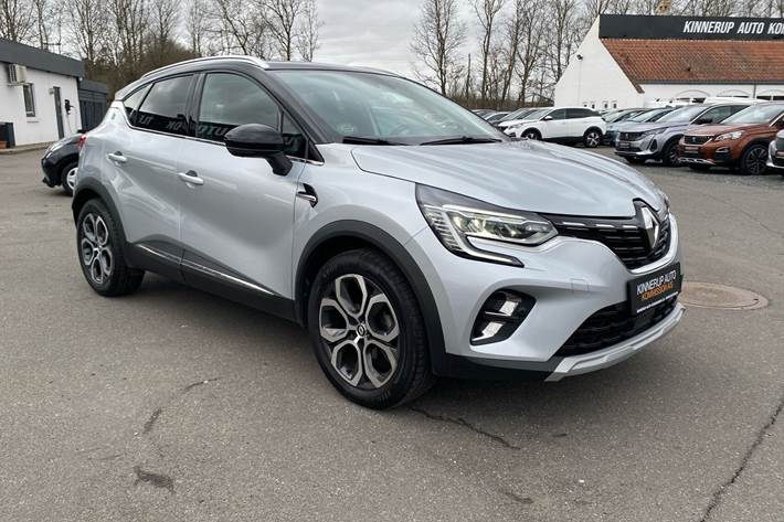 Grå Renault Captur fra 2022