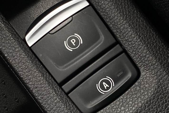 Grå Renault Captur fra 2022