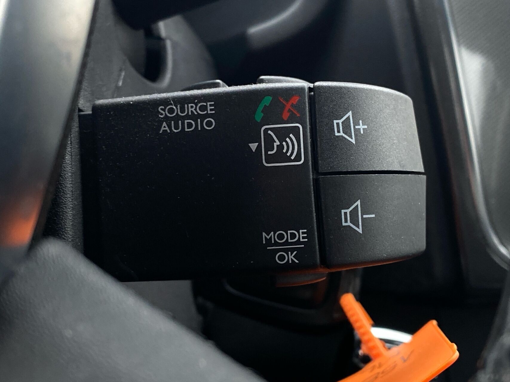 Grå Dacia Logan fra 2019