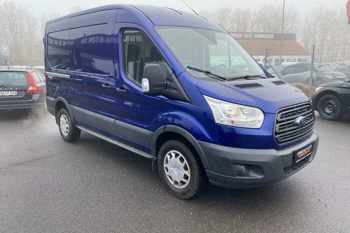 Blå Ford Transit fra 2018