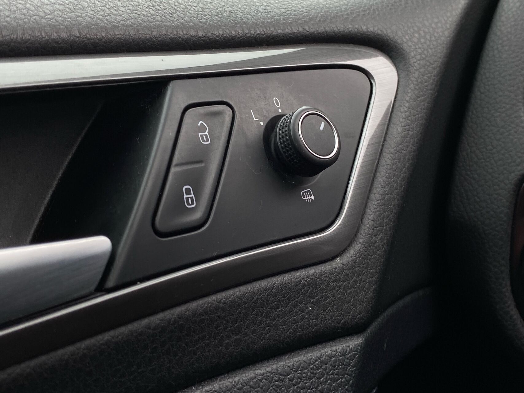 Grå VW Golf fra 2016