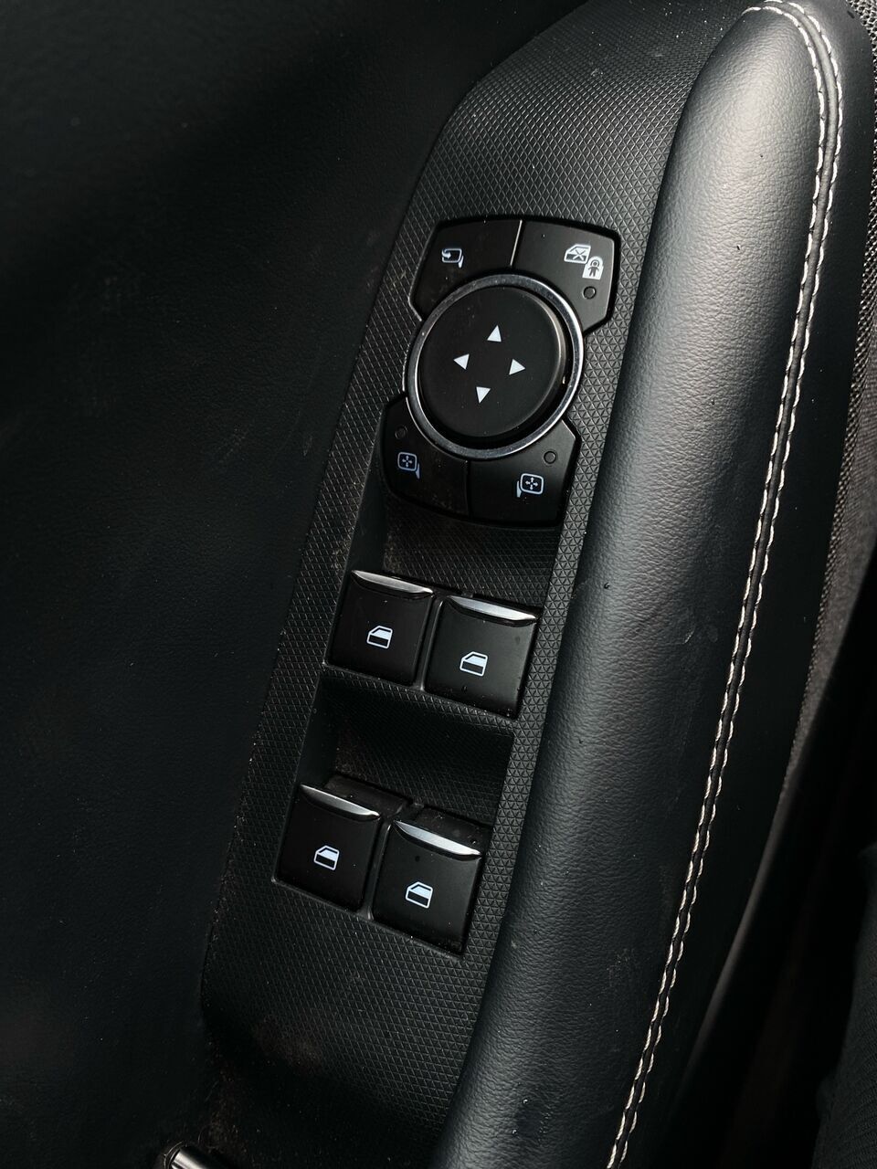 Hvid Ford Mustang Mach-E fra 2021