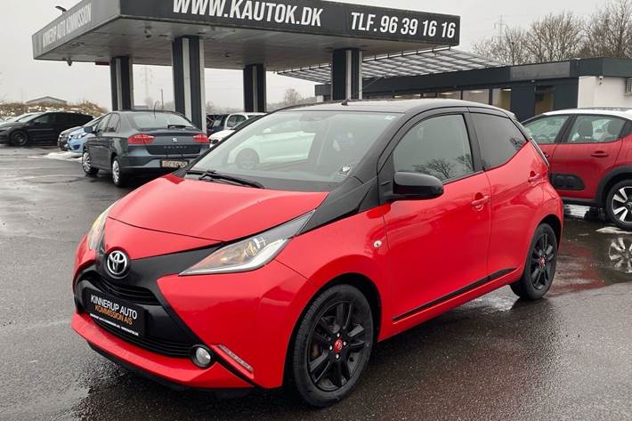 Rød Toyota Aygo fra 2017