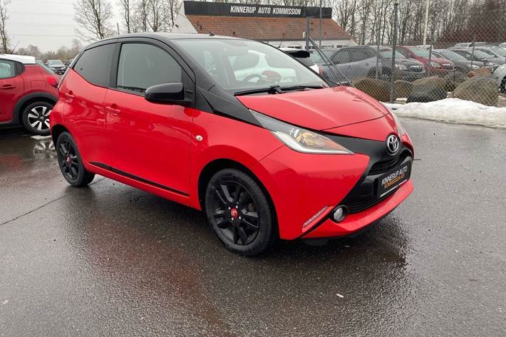 Rød Toyota Aygo fra 2017