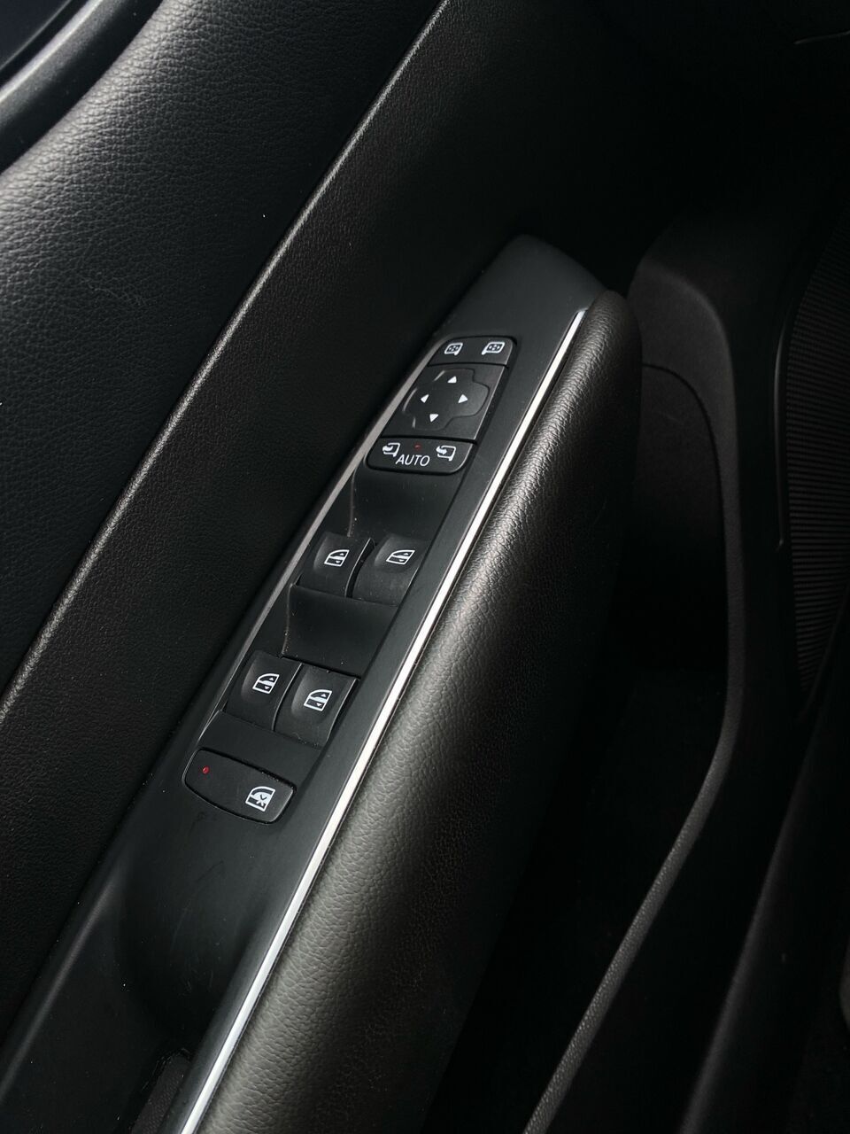 Sort Renault Talisman fra 2018