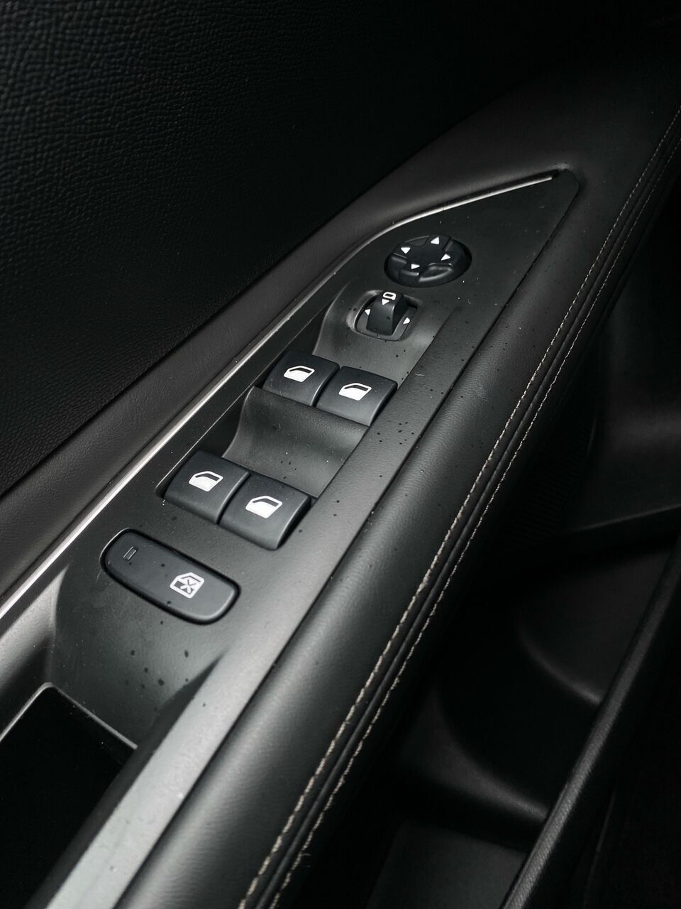 Sølv Peugeot 3008 fra 2018