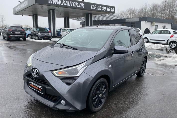 Grå Toyota Aygo fra 2021