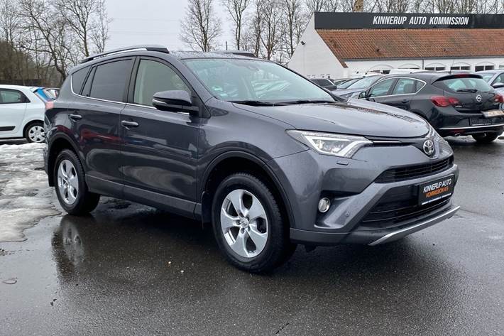 Grå Toyota RAV4 fra 2018