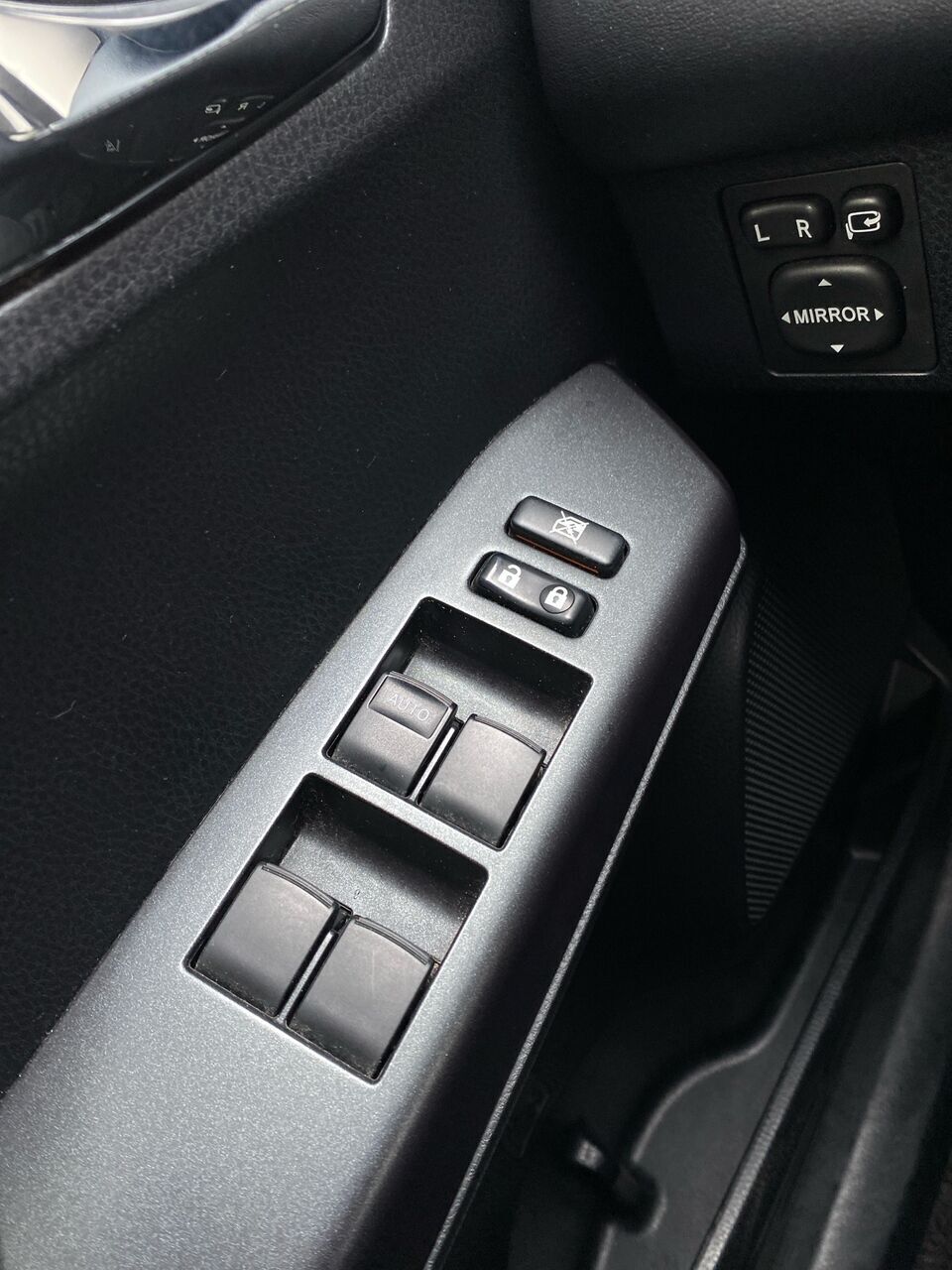 Grå Toyota RAV4 fra 2018