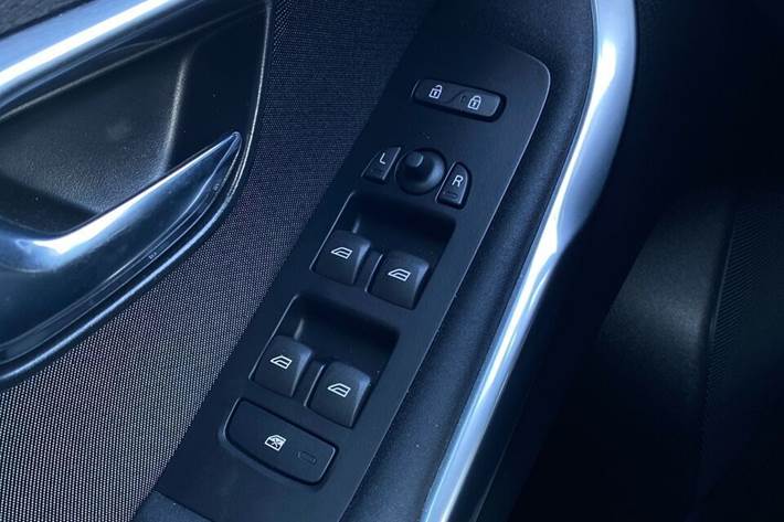 Sølv Volvo V40 Cross Country fra 2018