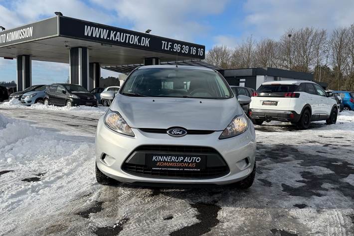 Sølv Ford Fiesta fra 2011