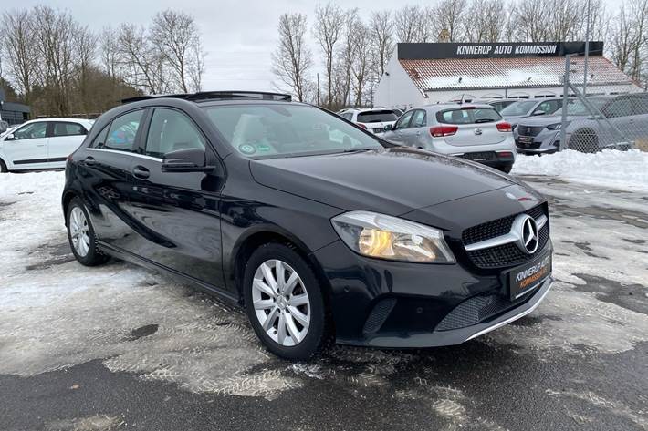 Sort Mercedes A180 fra 2016